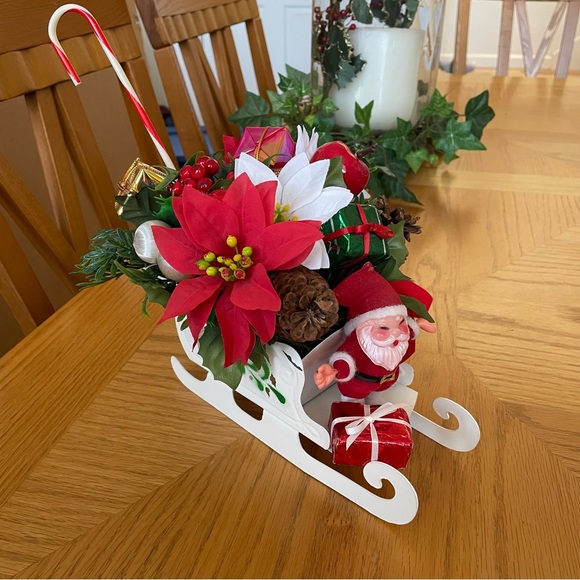 Decorative Sleigh with Santa - Picture 1 of 9